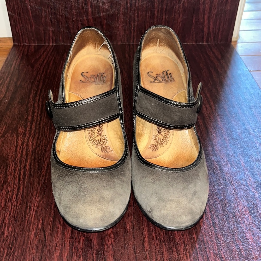 Soft Brand suede pumps